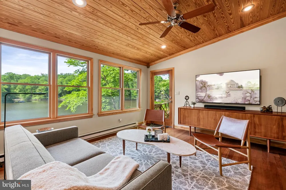 8255 SUNDERMAN PLACE Manassas, VA 20112