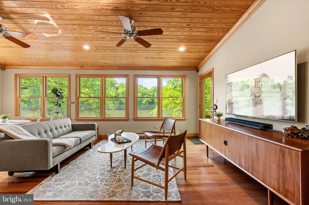 8255 SUNDERMAN PLACE Manassas, VA 20112
