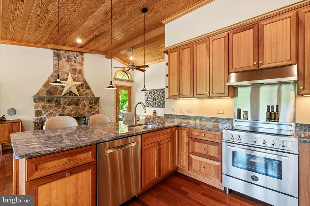 8255 SUNDERMAN PLACE Manassas, VA 20112