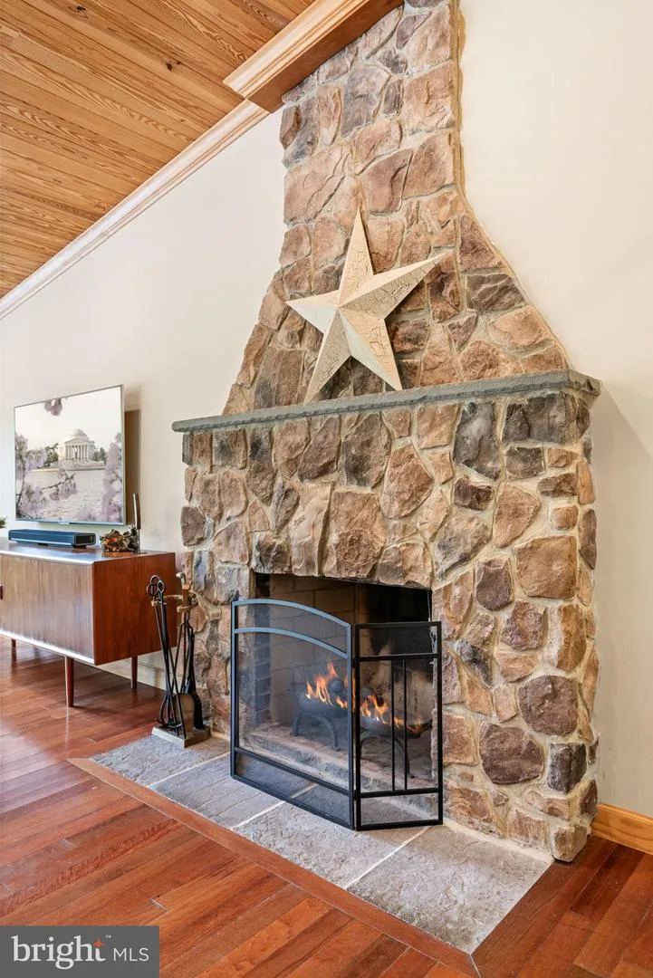 8255 SUNDERMAN PLACE Manassas, VA 20112
