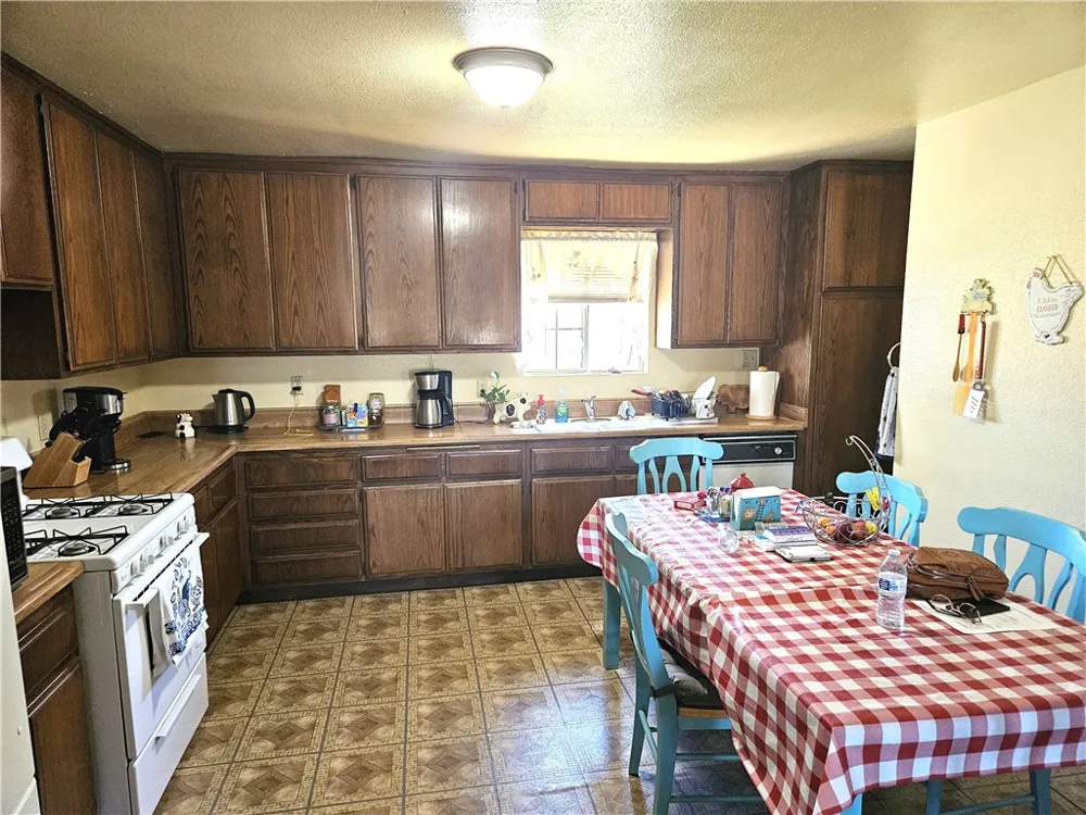32240 Simpson Road Winchester, CA 92596