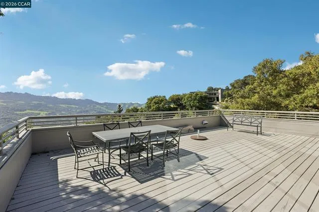 319 Tappan Terrace Orinda, CA 94563