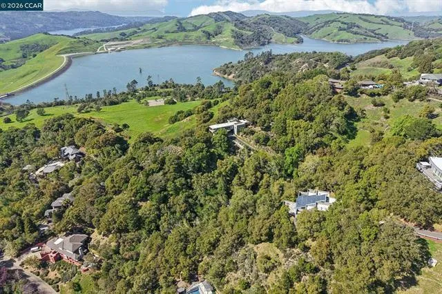 319 Tappan Terrace Orinda, CA 94563