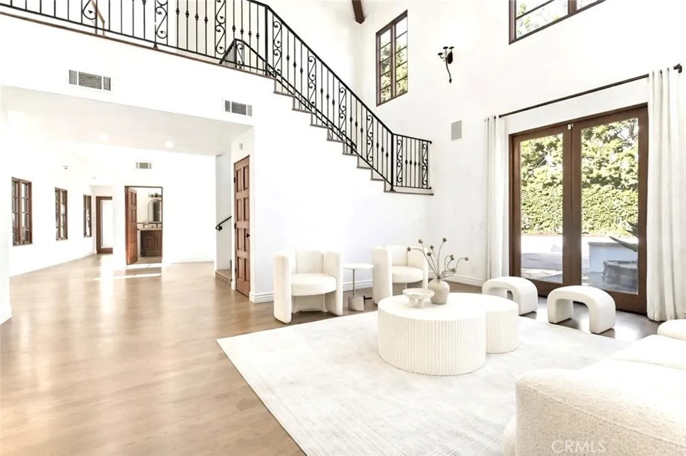 1805 Outpost Dr Los Angeles, CA 90068
