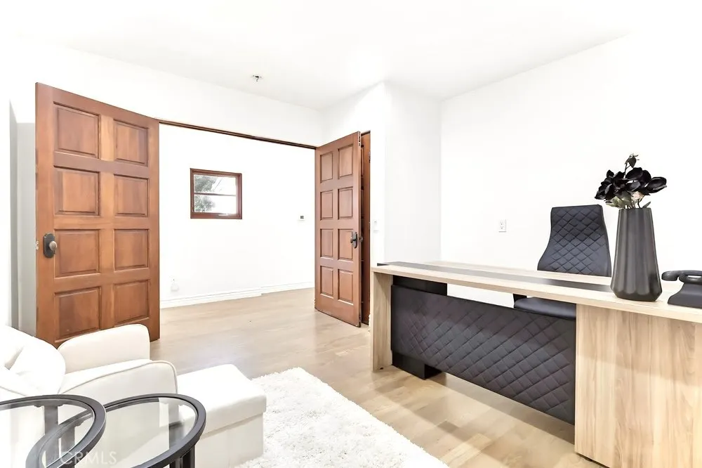 1805 Outpost Dr Los Angeles, CA 90068