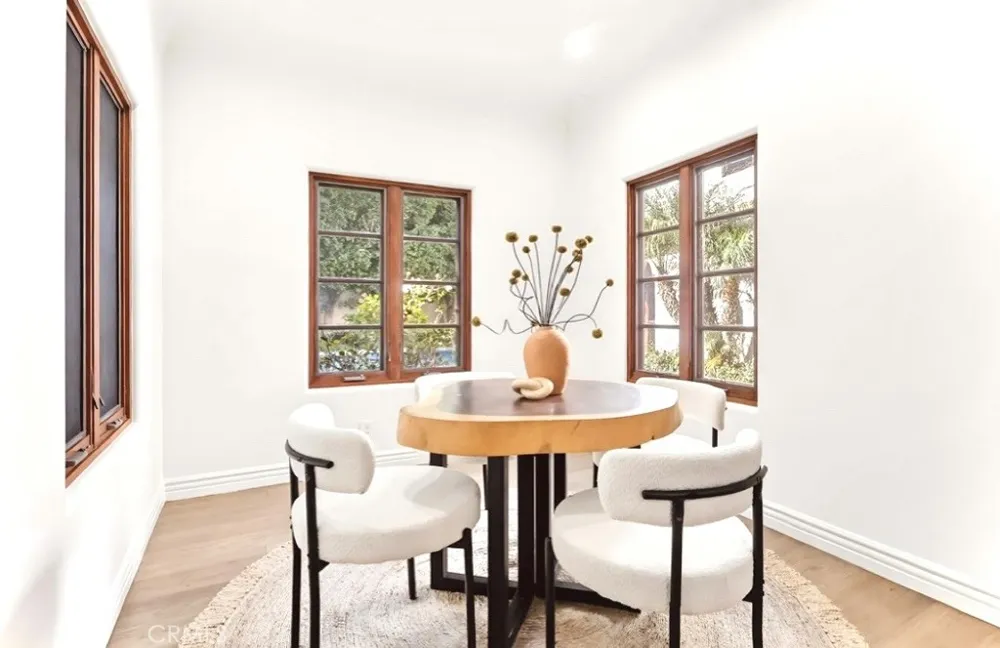 1805 Outpost Dr Los Angeles, CA 90068