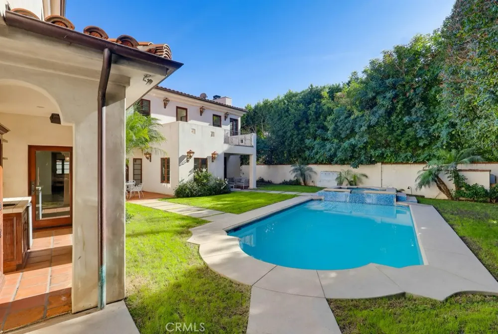1805 Outpost Dr Los Angeles, CA 90068