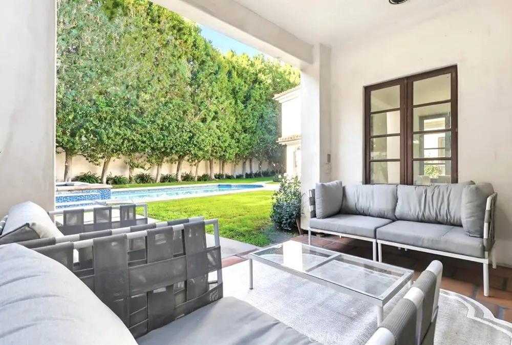 1805 Outpost Dr Los Angeles, CA 90068