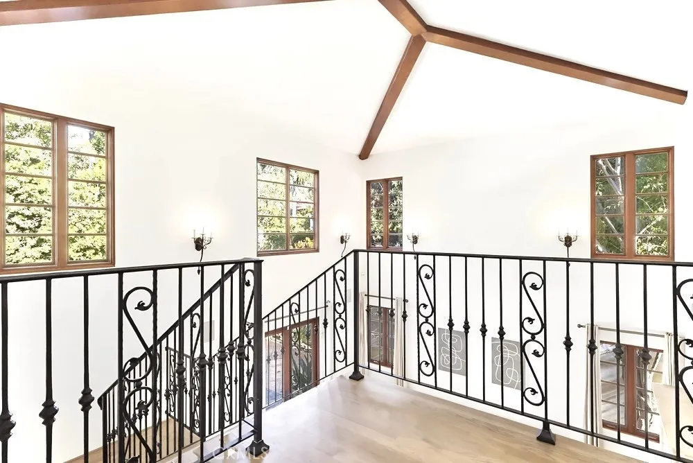 1805 Outpost Dr Los Angeles, CA 90068