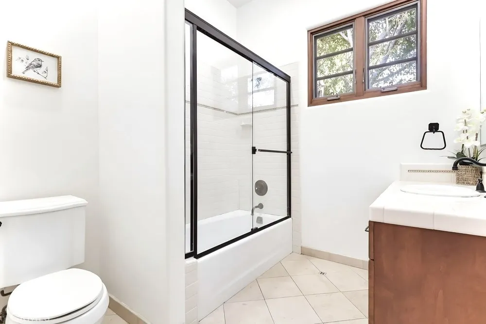 1805 Outpost Dr Los Angeles, CA 90068