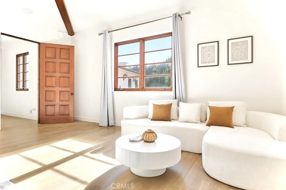 1805 Outpost Dr Los Angeles, CA 90068