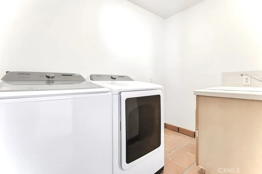 1805 Outpost Dr Los Angeles, CA 90068