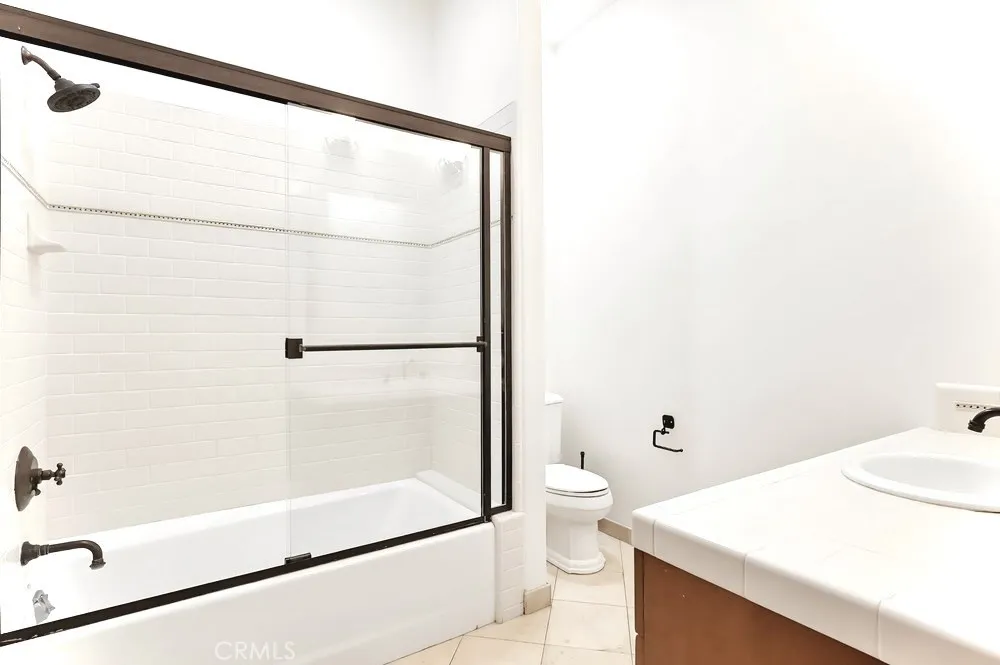 1805 Outpost Dr Los Angeles, CA 90068
