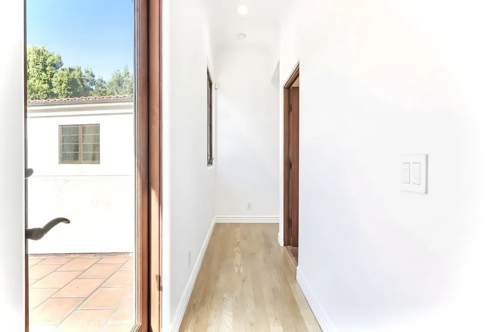 1805 Outpost Dr Los Angeles, CA 90068