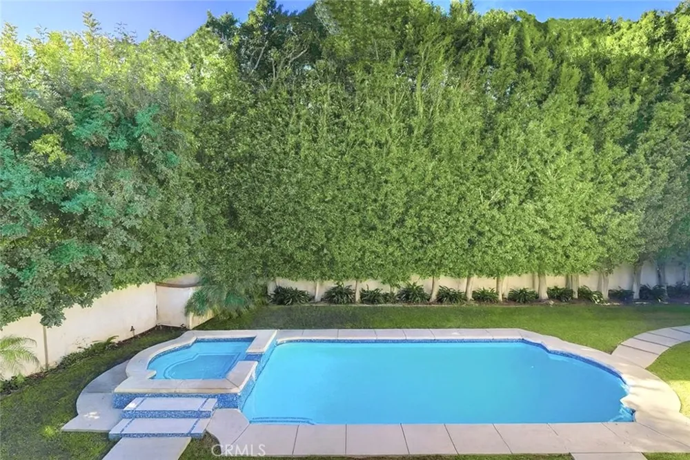 1805 Outpost Dr Los Angeles, CA 90068