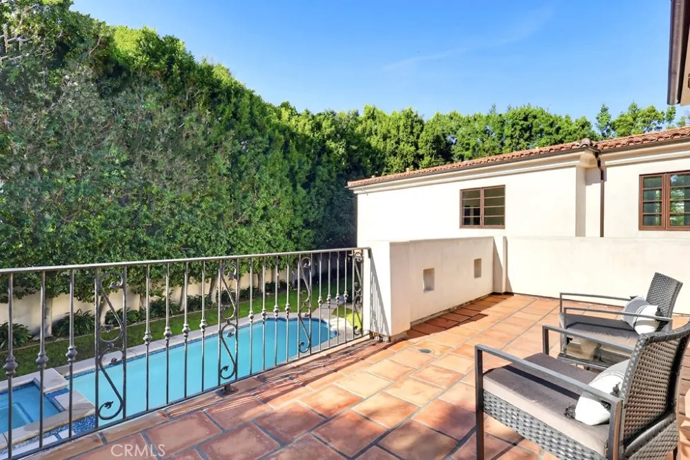 1805 Outpost Dr Los Angeles, CA 90068
