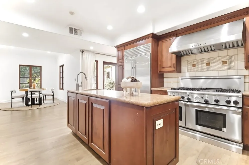 1805 Outpost Dr Los Angeles, CA 90068