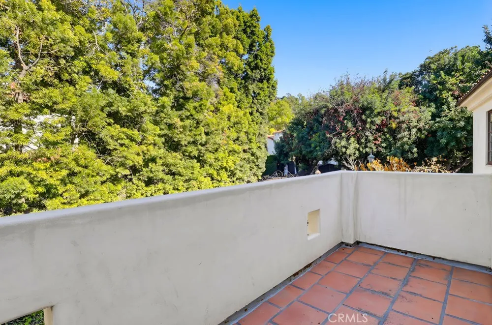 1805 Outpost Dr Los Angeles, CA 90068