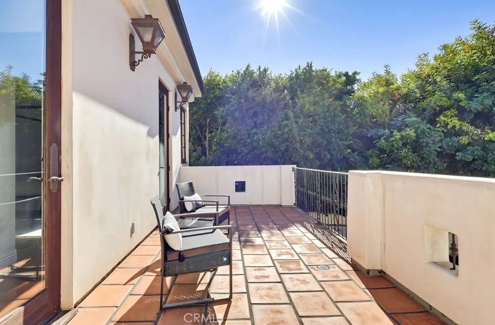 1805 Outpost Dr Los Angeles, CA 90068