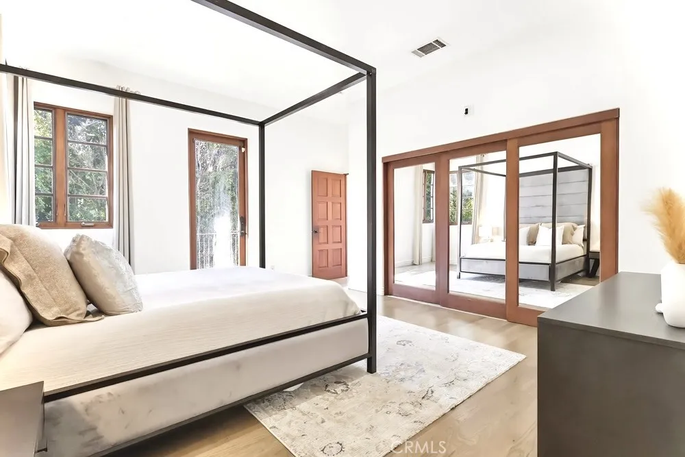 1805 Outpost Dr Los Angeles, CA 90068