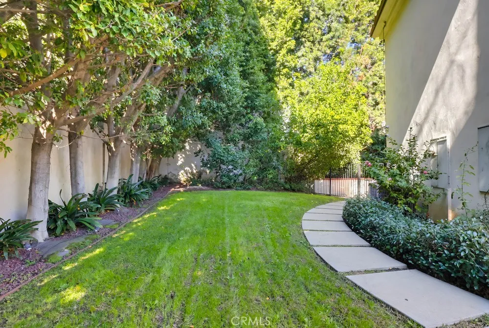 1805 Outpost Dr Los Angeles, CA 90068