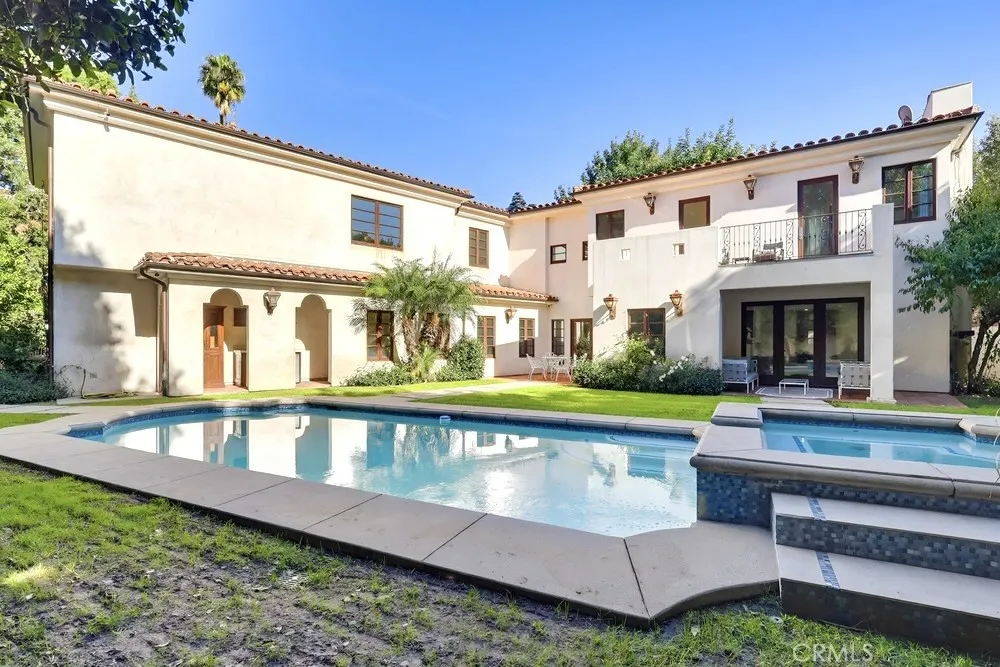 1805 Outpost Dr Los Angeles, CA 90068