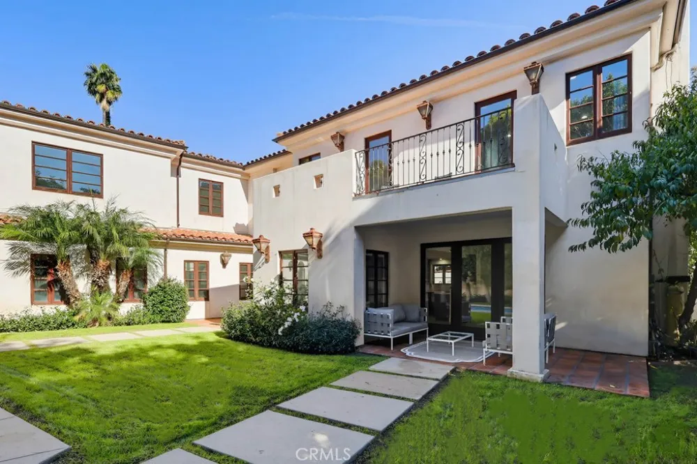 1805 Outpost Dr Los Angeles, CA 90068