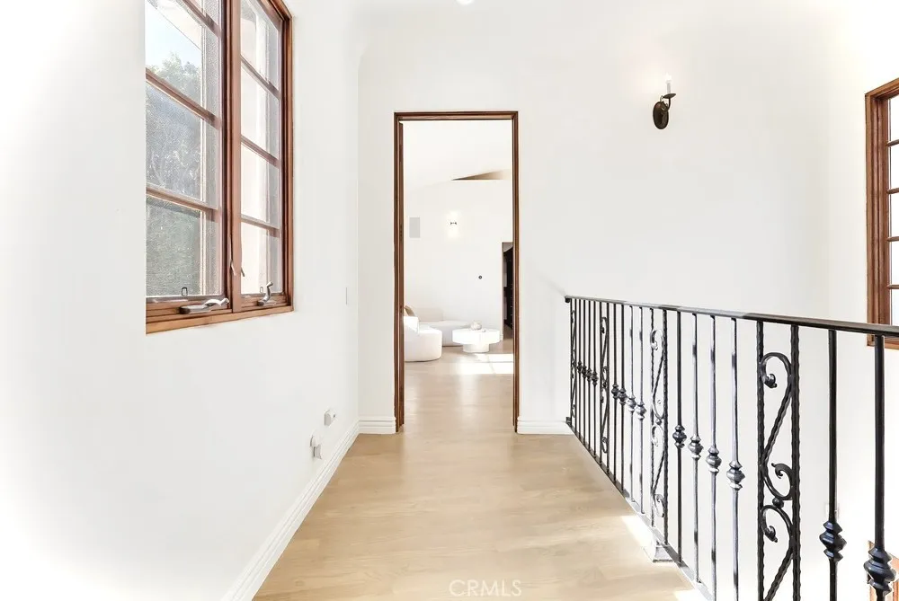 1805 Outpost Dr Los Angeles, CA 90068
