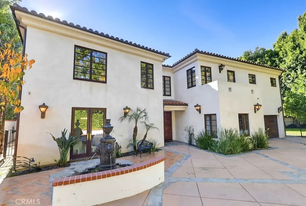 1805 Outpost Dr Los Angeles, CA 90068