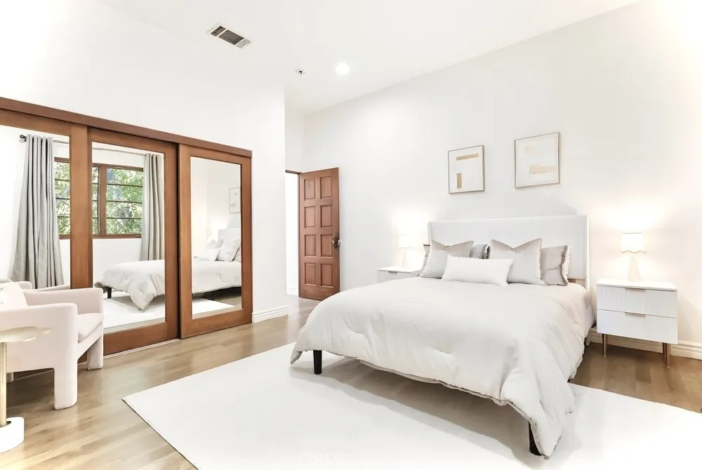 1805 Outpost Dr Los Angeles, CA 90068