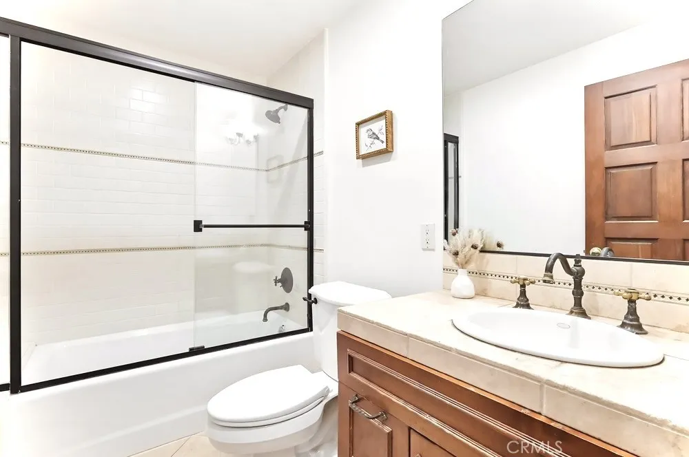 1805 Outpost Dr Los Angeles, CA 90068