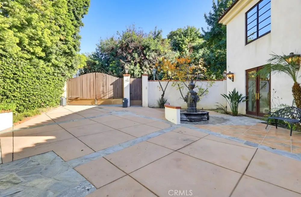 1805 Outpost Dr Los Angeles, CA 90068