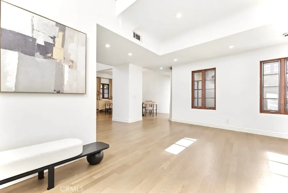 1805 Outpost Dr Los Angeles, CA 90068