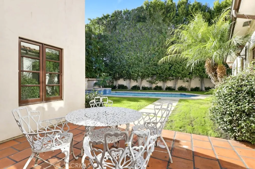 1805 Outpost Dr Los Angeles, CA 90068
