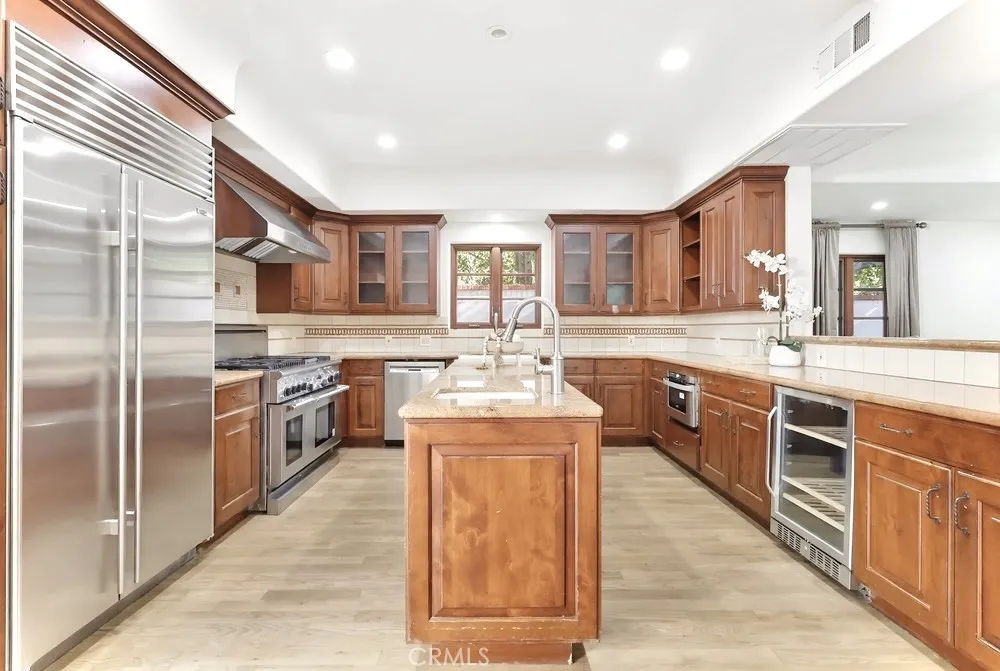 1805 Outpost Dr Los Angeles, CA 90068
