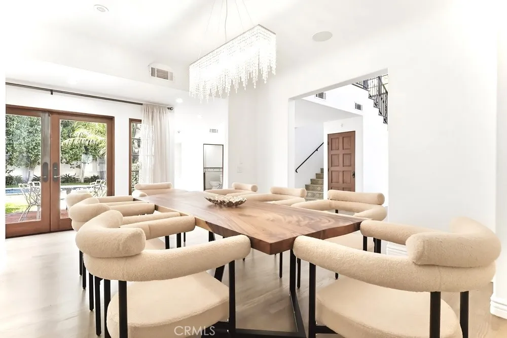 1805 Outpost Dr Los Angeles, CA 90068