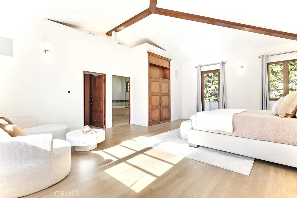 1805 Outpost Dr Los Angeles, CA 90068