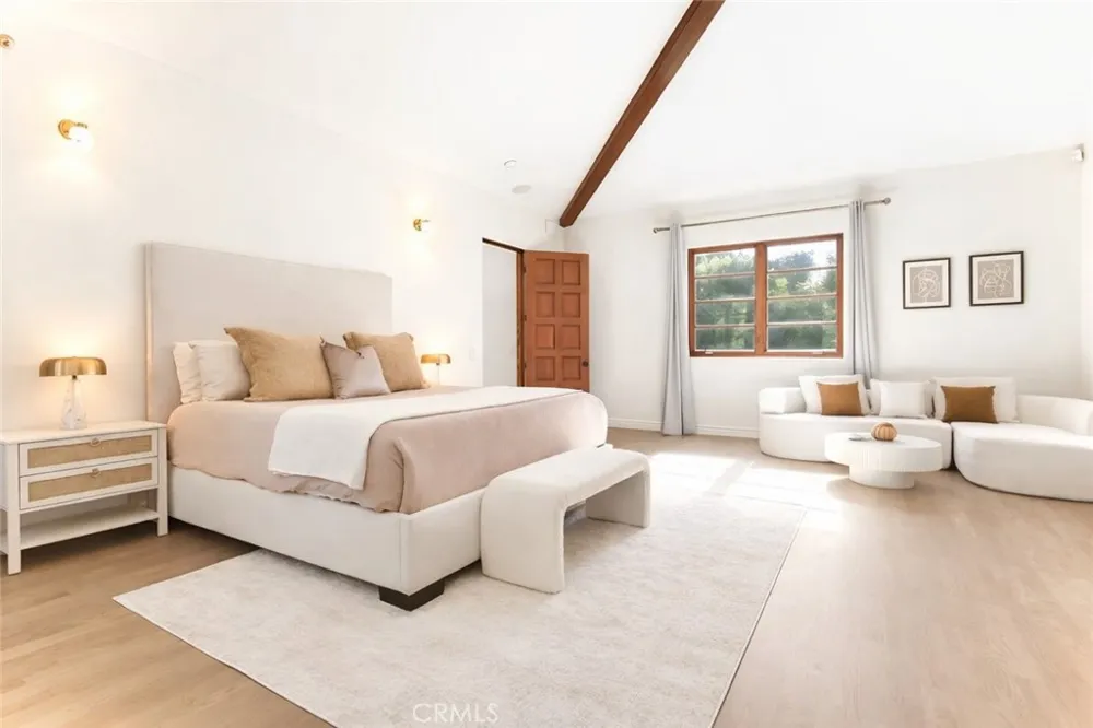 1805 Outpost Dr Los Angeles, CA 90068