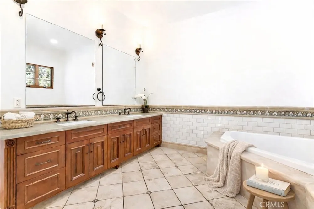 1805 Outpost Dr Los Angeles, CA 90068