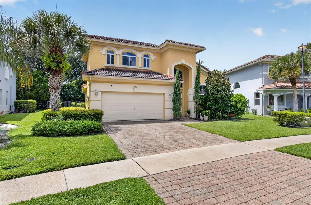 9262 Silver Glen Way Lake Worth, FL 33467
