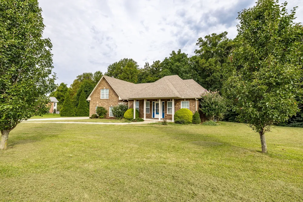 1364 Eastland Dr Ashland City, TN 37015