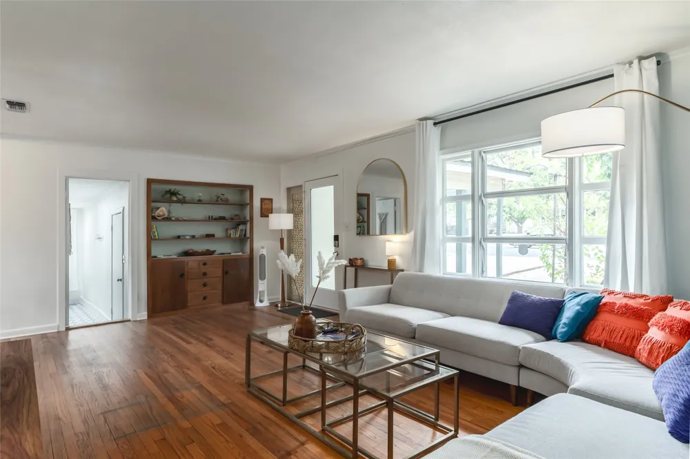 6004 Woodview Avenue Austin, TX 78757
