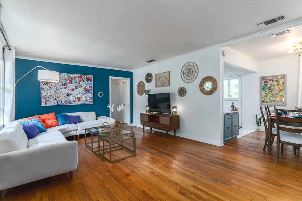 6004 Woodview Avenue Austin, TX 78757