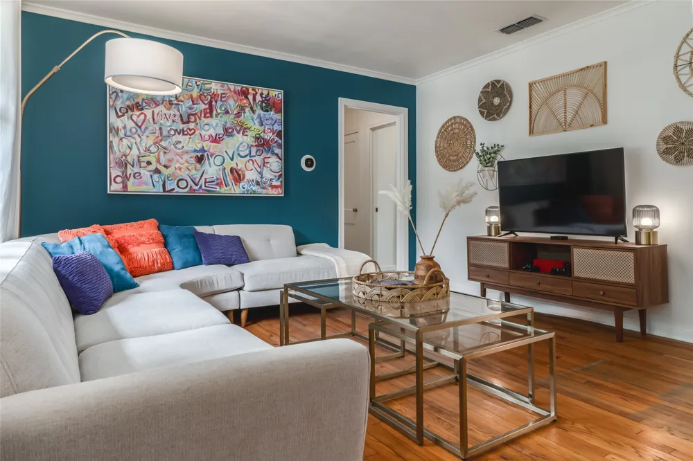 6004 Woodview Avenue Austin, TX 78757