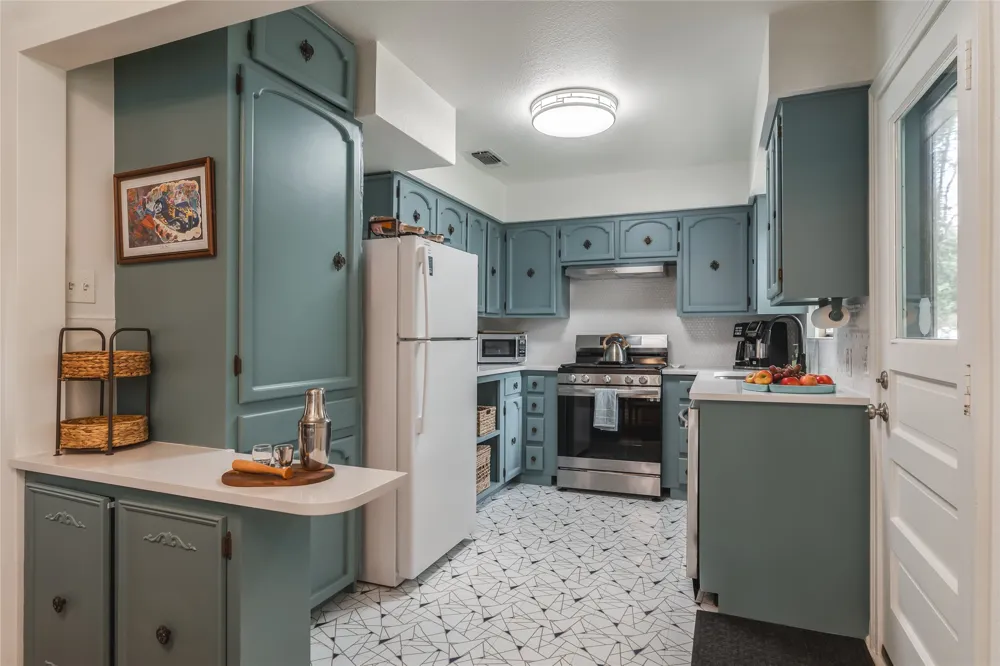 6004 Woodview Avenue Austin, TX 78757