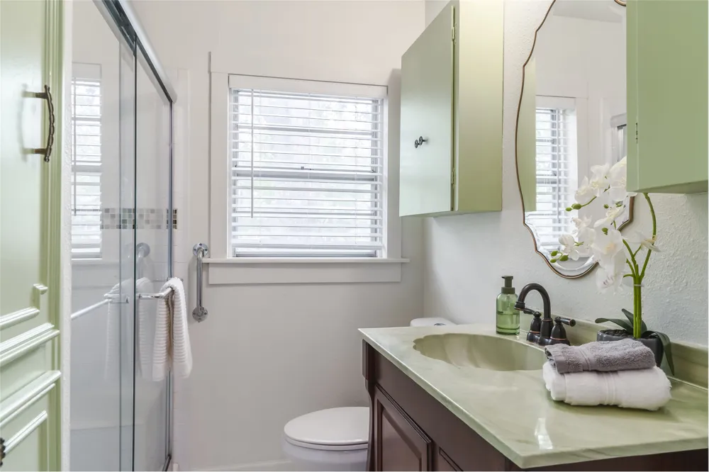 6004 Woodview Avenue Austin, TX 78757