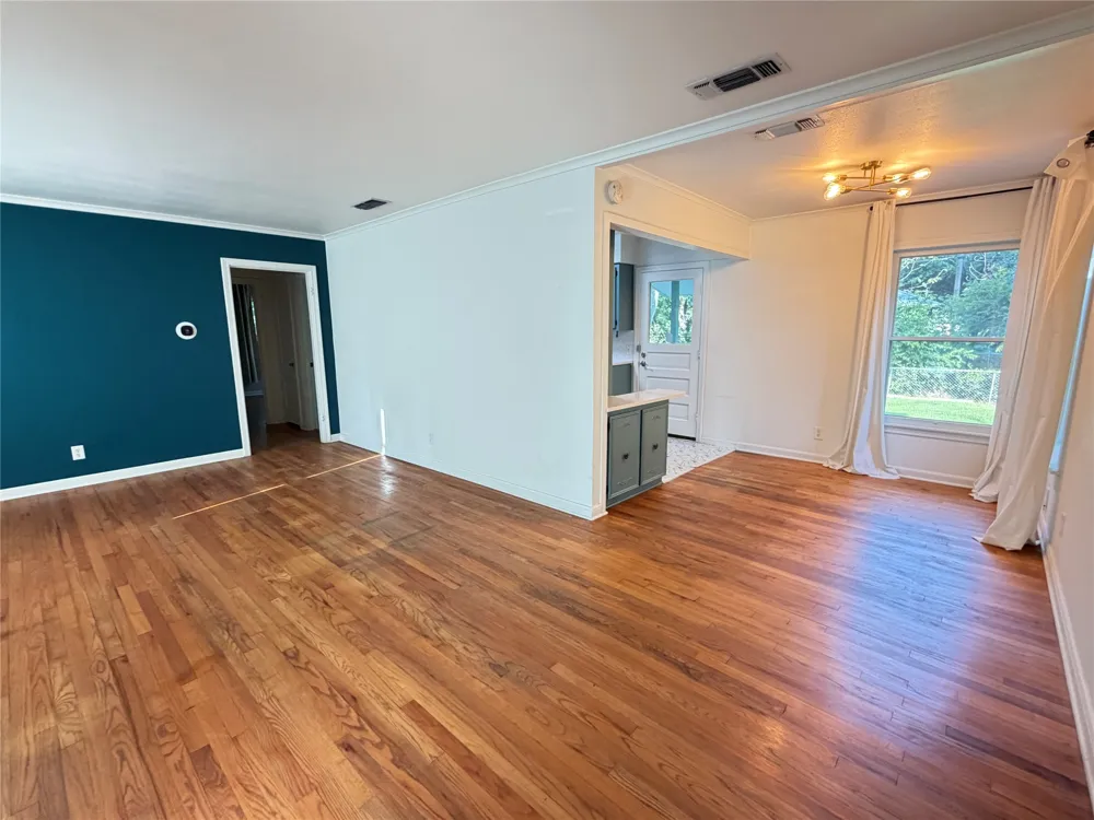 6004 Woodview Avenue Austin, TX 78757