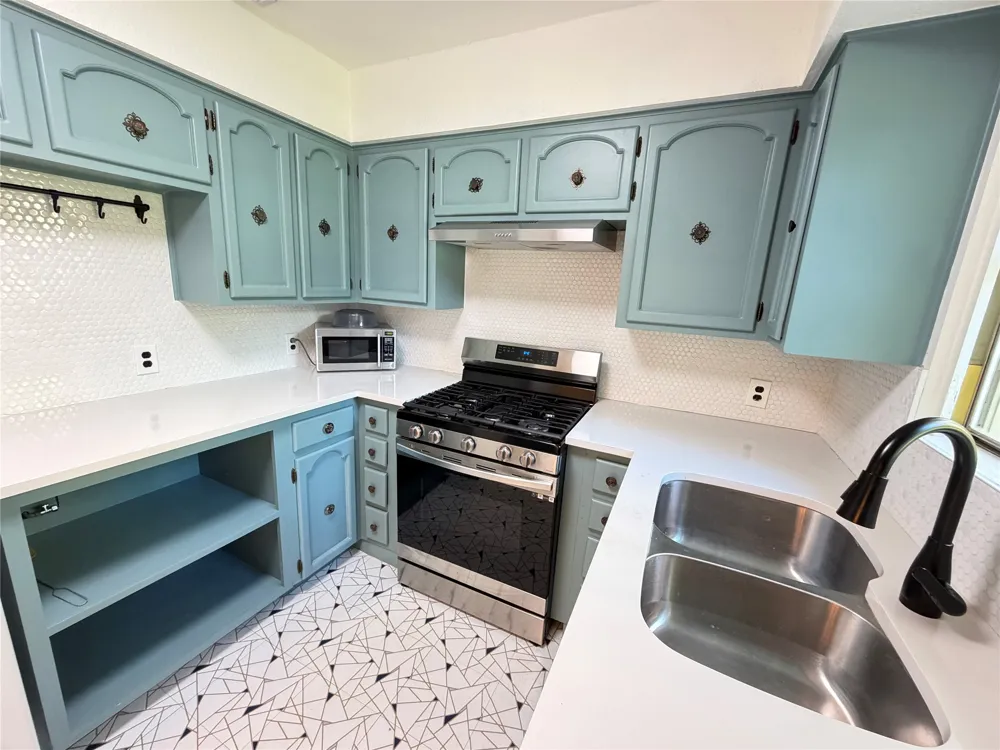 6004 Woodview Avenue Austin, TX 78757