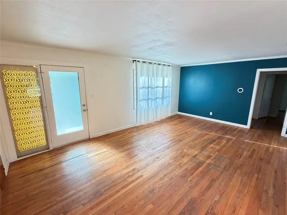 6004 Woodview Avenue Austin, TX 78757