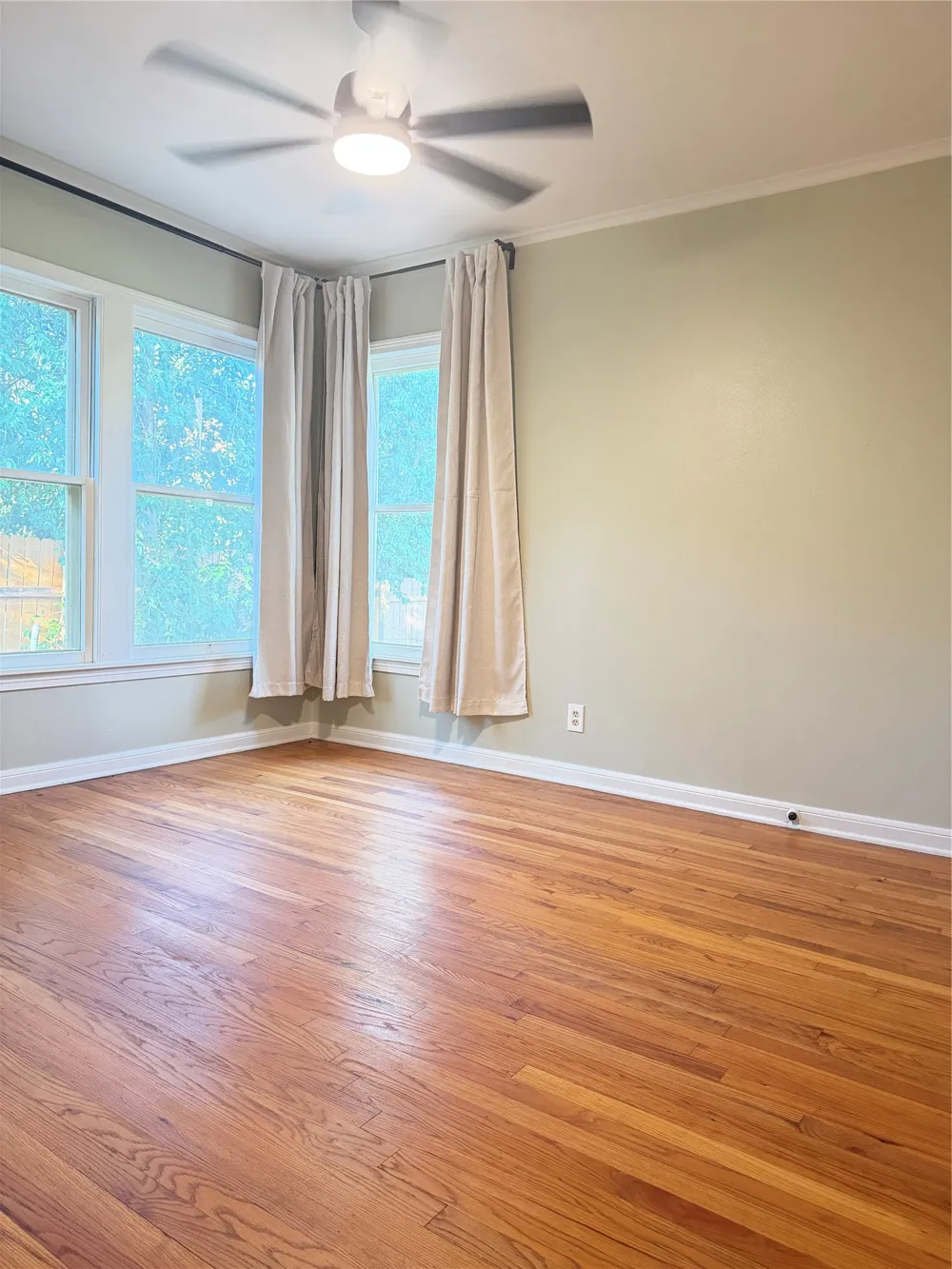 6004 Woodview Avenue Austin, TX 78757